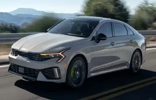 «هونگچی H5» در برابر «کیا K5»؛ کدام خودرو در ایران پیروز می شود؟ 