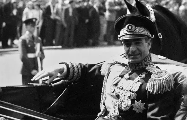 ژست مغرورانه محمدرضا پهلوی در لندن + عکس