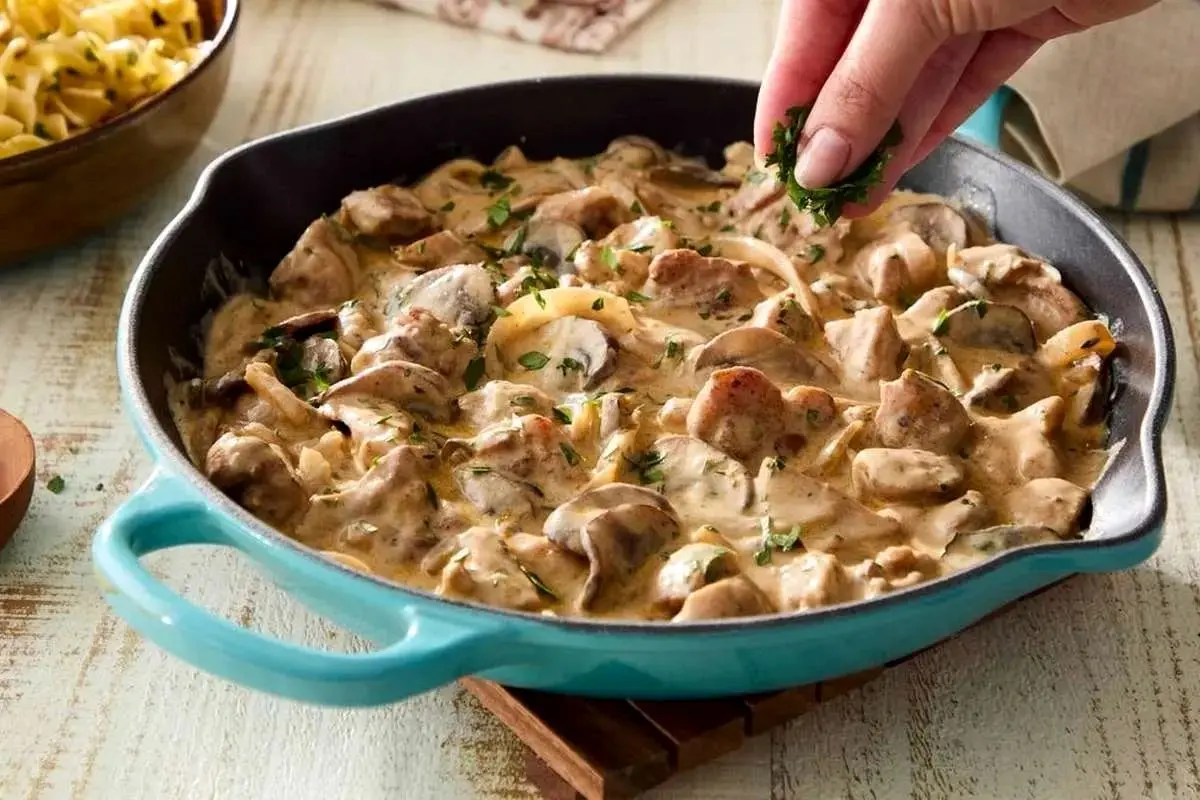 طرز تهیه خوراک مرغ روسی؛ خوشمزه و لذیذ
