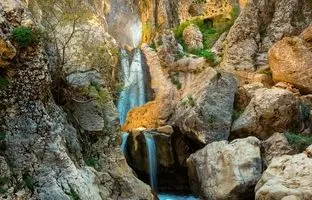 آبشار، چشمه و تنگ در شهر رومانیایی چهارمحال و بختیاری؛ تجربه سفری خنک با طعم ترانسیلوانیا