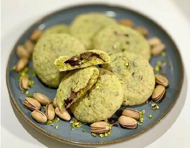 خوشمزه بپزید؛ قرابیه پسته، شیرینی‌ اصیل و دلربا که طعم بهشت می دهد