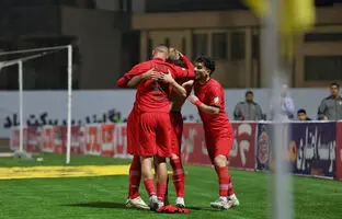 صعود تراکتور به صدر جدول با وجود ۹ بازیکن 