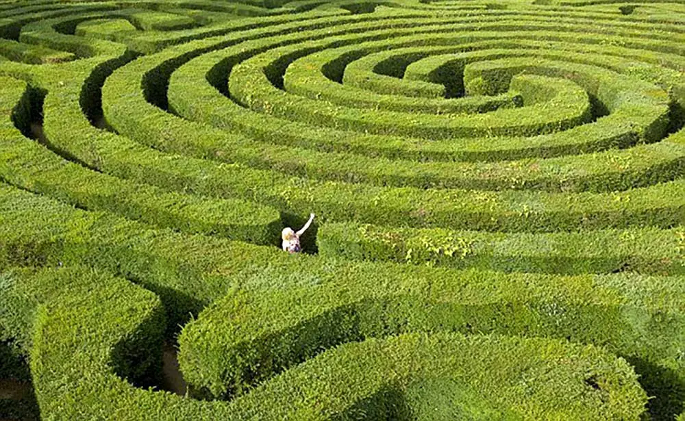 ساخت نخستین زمین بازی مازلند در بوستان لاله