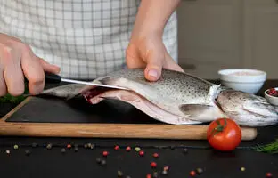 رفع بوی بد زهم ماهی از دست و آشپزخانه