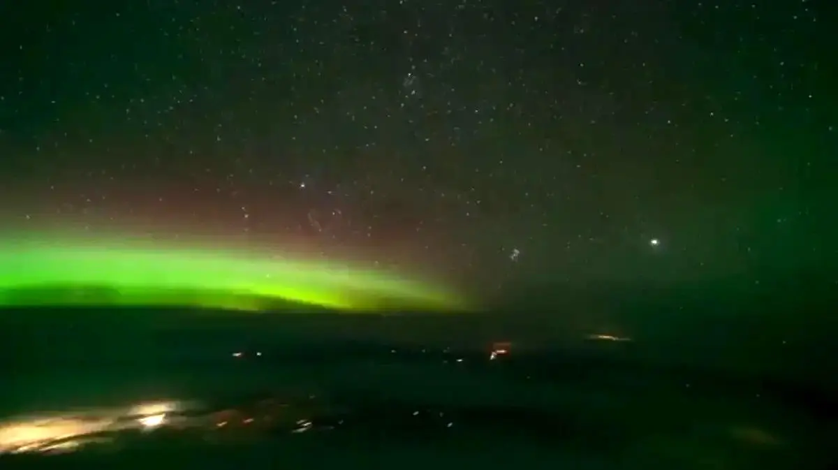 تایم‌لپس خیره‌کننده از شفق قطبی در یک پرواز + ویدئو