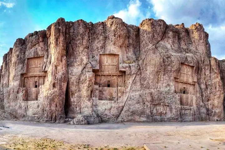 سفر به گورستان مرموز شاهان بزرگ هخامنشی در نقش رستم؛ چرا شاهان هخامنشی اینجا دفن شدند؟
