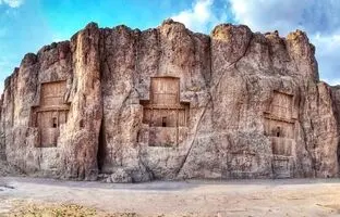 سفر به گورستان مرموز شاهان بزرگ هخامنشی در نقش رستم؛ چرا شاهان هخامنشی اینجا دفن شدند؟