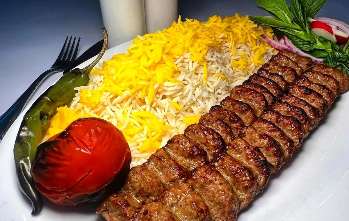 خوشمزه بپزید؛ علت ترک خوردن کباب کوبیده و راه‌های جلوگیری از آن 