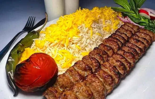 خوشمزه بپزید؛ علت ترک خوردن کباب کوبیده و راه‌های جلوگیری از آن 