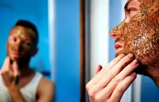 بهترین زمان لایه‌برداری پوست؛ قبل از اصلاح لایه‌برداری کنیم یا بعد از آن؟