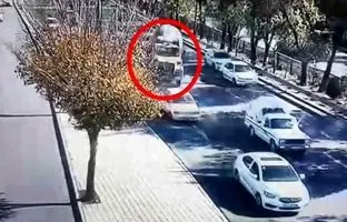 تصاویری از لحظه واژگونی مخزن میکسر کامیون در بزرگراه چمران اصفهان + ویدئو