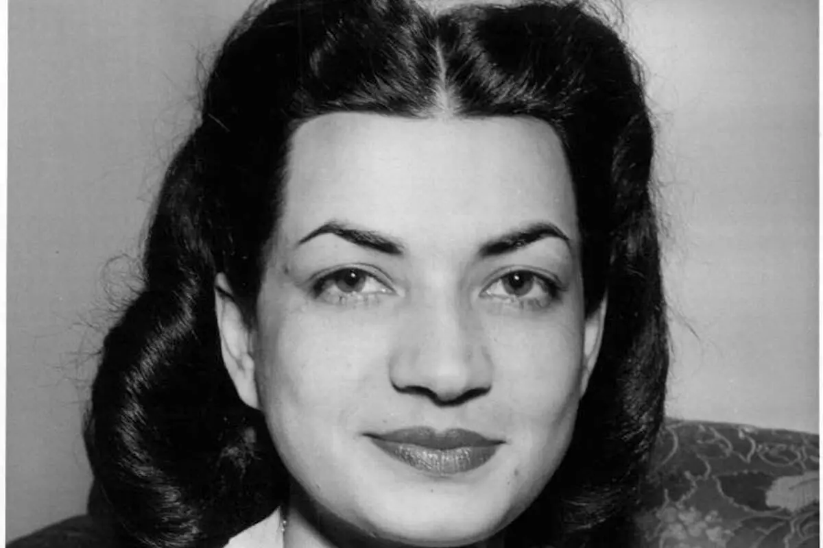 عکس قدیمی: ژست اشرف پهلوی در محوطه سعدآباد در دهه 1320 