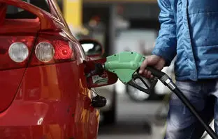 پر کردن بیش از حد باک خودرو چه آسیب‌هایی به همراه دارد؟