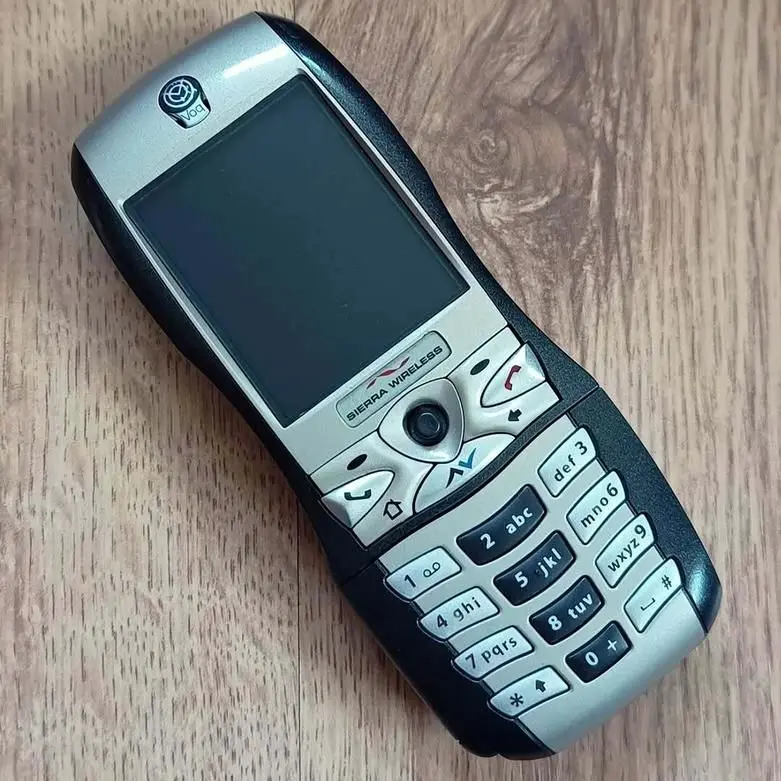 گوشی هوشمند بسیار خاص ۲۰ سال پیش، آینده‌ای از دیروز!