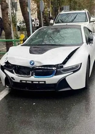 وضعیت بد خودروی لوکس BMW بعد از تصادف با یک پژو در اتوبان صدر تهران + ویدئو