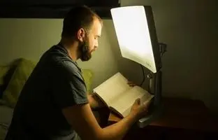 نور مصنوعی چه تاثیری بر افسردگی دارد؟