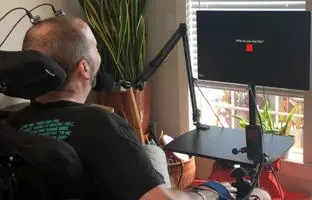 ایمپلنت مغزی جدید به مرد مبتلا به ALS دوباره توانایی تکلم و آوازخواندن داد