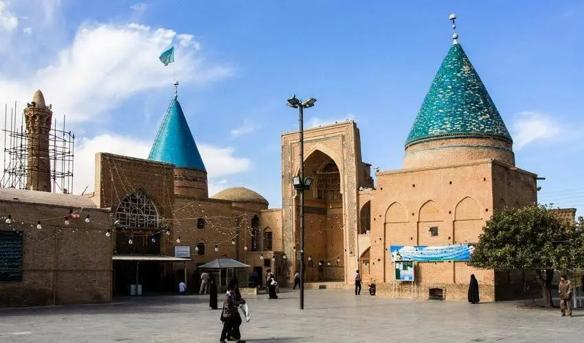 سفر به قاره کوچک/ گشت‌وگذار در جنگل و زیستگاه یوزپلنگ تا زیارت آرامگاه عارف مشهور