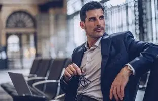10نشانه مردانی که «حقیقتاً باکلاس هستند»