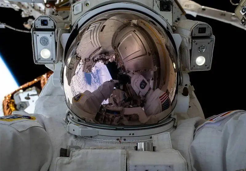 سلفی گرفتن فضانوردان در فضایی حیرت‌انگیز + عکس