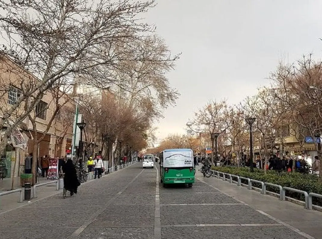 تهران قدیم؛ «سه راهی خیابان های باب همایون و صوراسرافیل»؛ سال 34 + تصویر