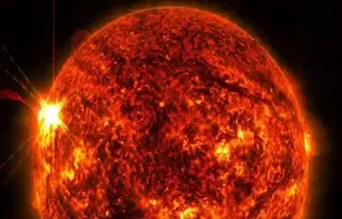  شراره خورشیدی چیست و چرا ممکن است باعث قطع برق در زمین شود؟ 