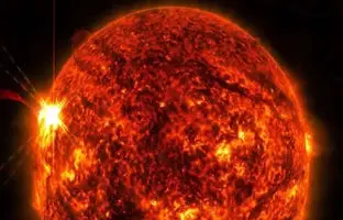  شراره خورشیدی چیست و چرا ممکن است باعث قطع برق در زمین شود؟ 