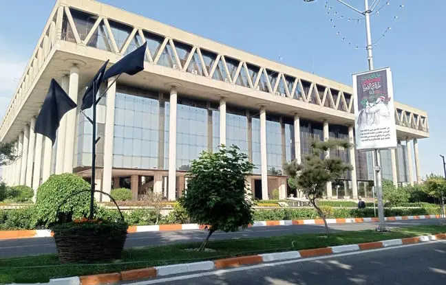 تاریخچه ساختمان شیشه‌ای صداوسیما که مورد اصابت موشک‌های اسرائیل قرار گرفت