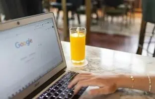 مایعاتی که هرگز نباید روی کیبورد بریزید