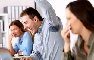چرا بعضی‌ها بوی عرق می‌دهند؟ + ویدئو