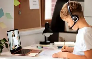 مدرسه آنلاین مصیبت یا منفعت؟
