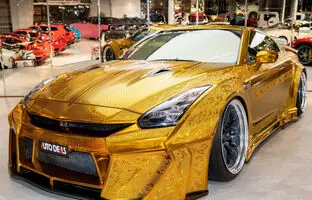 رونمایی ثروتمند اماراتی از نیسان GTR با روکش طلا! + ویدئو