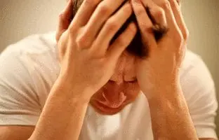 چرا سردرد می‌گیریم؟/ یک‌ سوم افراد با این نوع سر درد متولد می‌شوند