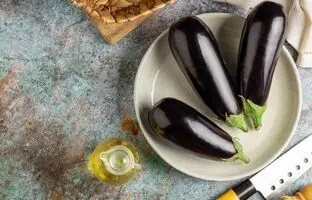 خوشمزه بپزید؛ روش تشخیص بادمجان تلخ و شیرین ؛ نشانه‌های بادمجان تلخ را بشناسید