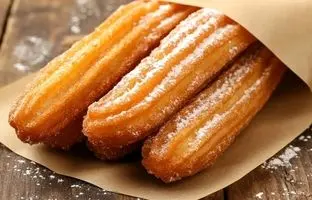 طرز تهیه چوروس (بامیه اسپانیایی) با سس شکلات + ویدئو