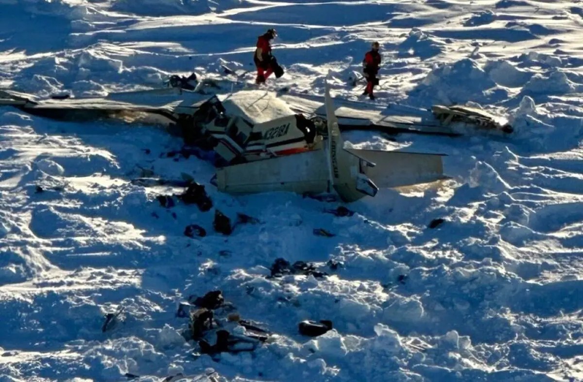 
سقوط هواپیمای مسافربری در آلاسکا؛ همه مسافران جان باختند
