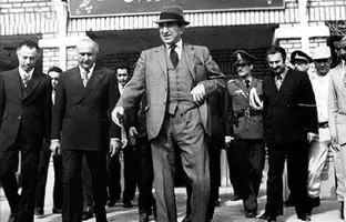 سفر در زمان؛ یادداشت‌های علم، جمعه ۱۳ مرداد ۱۳۵۱
