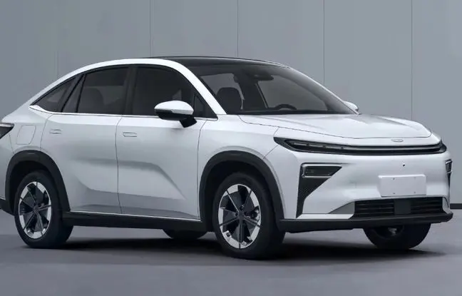 جیلی هائویوئه R7 معرفی شد؛ خودرویی هیبریدی با قابلیت تعویض باتری