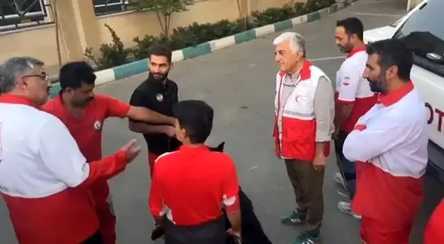  رضا کیانیان به کمک امدادگران رفت + ویدئو