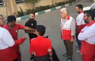 رضا کیانیان به کمک امدادگران رفت + ویدئو
