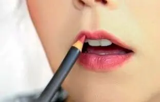 با مداد لب میشه چشم رو آرایش کرد؟