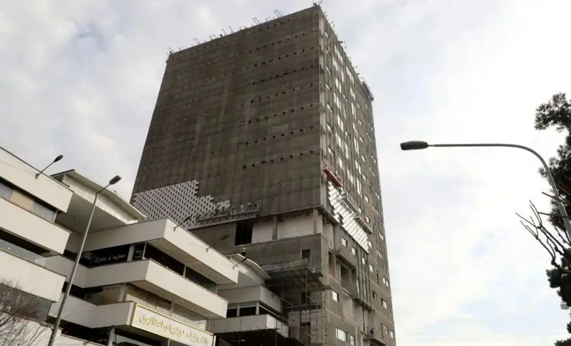 «کارگران در حال احداث اسکلت ساختمان پلاسکو»؛ سال 39 + تصویر