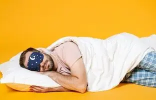 راهی بسیار عجیب و غریب، اما موثر برای خواب راحت!
