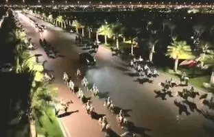تصاویری از استقبال اسب‌سواران قطری از ترامپ در ضیافت شام امیر قطر + ویدئو