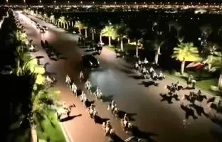 تصاویری از استقبال اسب‌سواران قطری از ترامپ در ضیافت شام امیر قطر + ویدئو