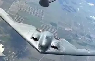 فیلمی از سوخت‌گیری هوایی بمب افکن B-2 Spirit + ویدئو