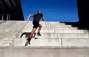 اگر به جای آسانسور با پله بالا بروید چه می‌شود؟