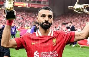 تصاویری از همسر محجبه محمد صلاح در اهدای جایزه کفش طلا