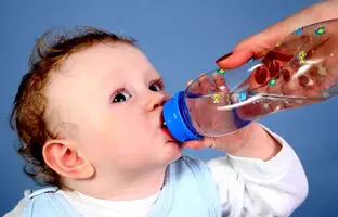 چرا جوشاندن آب برای نوزادان ضروری است؟