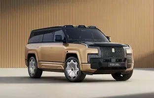 بی‌ وای دی یانگ‌وانگ U8L معرفی شد؛ خودرویی لوکس با تزئینات طلا